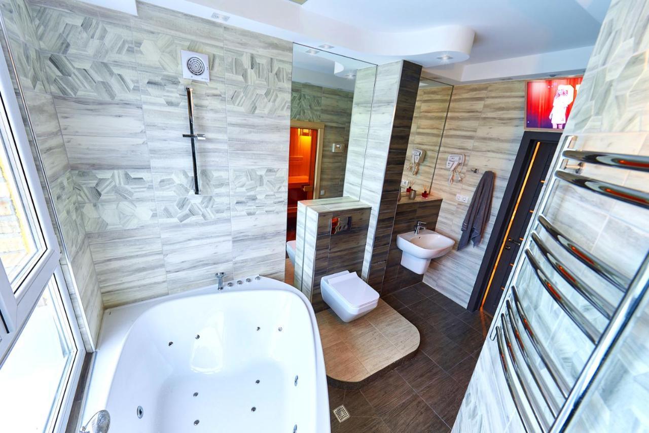 Sauna, Big Jacuzzi , Khreshchatyk Apartments Kiev Extérieur photo