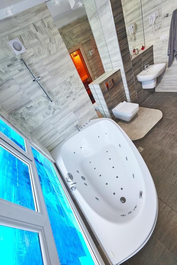 Sauna, Big Jacuzzi , Khreshchatyk Apartments Kiev Extérieur photo